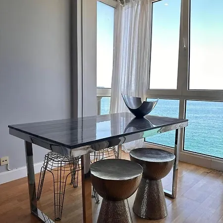 Apartment Romance By The Sea *
